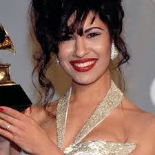 Selena Queen's Instagram, Twitter & Facebook