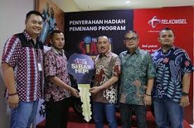 Umkm menjadi salah satu nasabah prioritas bri karena perbankan bumn ini memang punya fokus bisnis untuk sektor tersebut. Darsum Pelanggan Telkomsel Asal Cilacap Terima Hadiah N Max Banyumas Ekspres