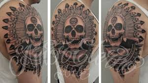 Aztec Inspired Tattoo By Chamuco At Amor Eterno Arte In East Oakland Califas Please Credit The Artist When Sharing Thanks Www A Tattoos Skull Tattoo Tatting