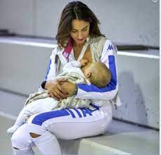 «prima le olimpiadi, poi un figlio». Elisa Di Francisca Allatta Al Seno Il Figlio Mentre Si Allena Foto