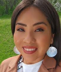 Alisa Bennett's Instagram, Twitter & Facebook