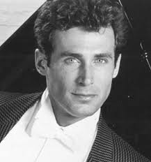 ID UPDATE: his name is Paul Hyatt * Thanks to Maristella Becu for this ID.