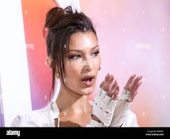 Model bella hadid hi-res stock photography and images