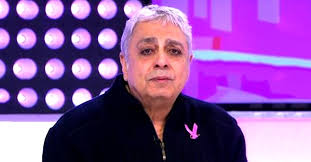 Enrico born under the sagittarius horoscope as enrico's birth date is december 11. Enrico Macias A 81 Ans Son Histoire D Amour Avec Sa Femme Suzy Morte Dans Ses Bras