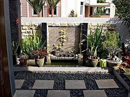 Kalau tak mau repot membuat desain taman dalam rumah sendiri, kamu bisa menggunakan jasa profesional. Rumah Minimalis Taman Teras Rumah