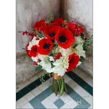 Le coquelicot est une plante annuelle velue, à suc laiteux, dont l'apparence frêle emplit les champs (peu traités) et les bords des chemins de mai à septembre. 16 Bouquets De Mariee Reperes Sur Pinterest Pour S Inspirer Poppy Red Wedding Red Wedding Flowers Red Wedding Flowers Bouquet
