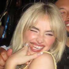 evelyne (@EvelynLyra7)