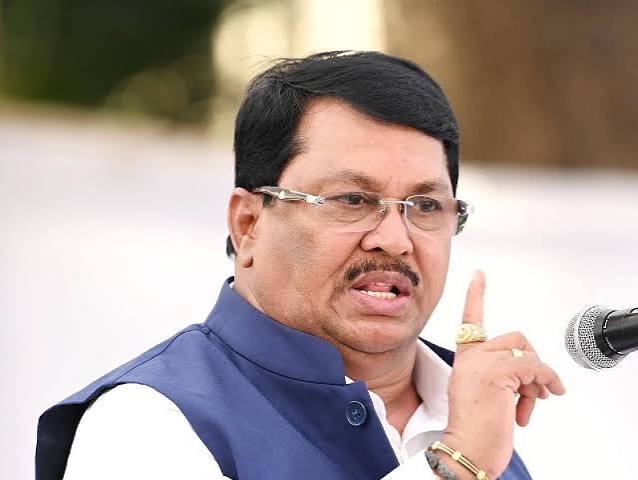 आरटीओतील ते अधिकारी सक्तीच्या रजेवरकथित गैरव्यवहारांवर सरकारची कठोर भूमिका