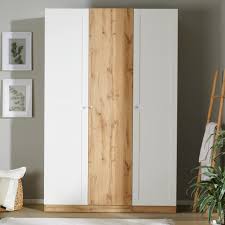Unsere kurzen lieferzeiten sorgen dafür. Heller Kleiderschrank Mit Drehturen