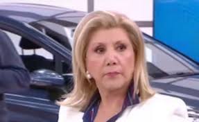 Αυτές τις μέρες λόγω της πανδημίας του κορωνοϊού βρίσκεται σε τηλεφωνική επικοινωνία με τη φαίη σκορδά και κάνει τις. H Litsa Patera Prokalese Taraxh Me Thn Anakoinwsh Ths Gia Thn Megalh Trith