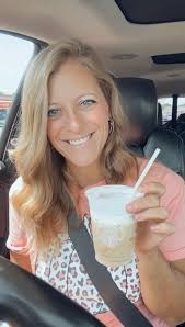 Here are some of my favorite drinks that I've ordered over the past few  years. The ones pictured are all low carb and low sugar. Lately, I've been  doing more low calorie