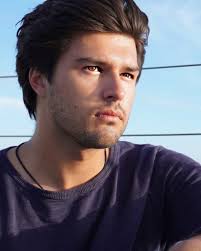 🚨 Stop ! Ne croyez pas tout ce que vous voyez passer sur l'espace. Ces  vidéos qui vous parlent de “vaisseaux interstellaires”, de “messages  extraterrestres cachés”, ou de “silence mondial”… c'est faux.