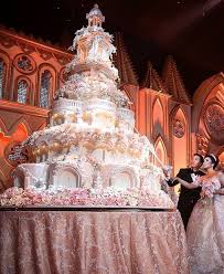 Castle Inspired Wedding Cake In 2020 Huge Wedding Cakes Big Wedding Cakes Wedding Cake Art