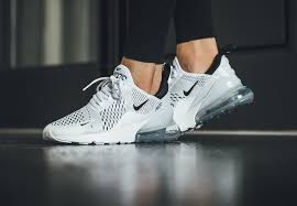 This air max shoe was also the first to add a second visible nikeair unit at the front foot. Air Max 270 38 Kaufen Nike Damen Herren Und Kinder Schuhe Billig Deutschland