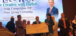 Dapatkan syarat penyertaan mengikut kategori dan buat semakan terlebih dahulu sebelum anda memohon penyertaan pertandingan menulis esei sejarah malaysia 2021 : Staf Pusat Pengajian Bahasa Uthm Menang Tempat Kedua Pertandingan Menulis Esei Berita Uthm