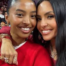 So beautiful! Mommy and daughter moment🔥😍