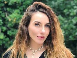 zeynep koltuk kimdir kac yasinda evli mi boyu kilosu kisaca hayati