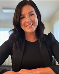 Amanda Messinger's Instagram, Twitter & Facebook