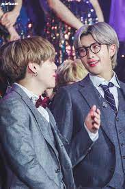 Motiv 'hoseok jimin taehyung jungkook jin namjoon yoongi' auf buttons klein, farbe weiß bei spreadshirt » personalisierbar ✓ einfache rückgabe ✓ jetzt . Yoongi And Namjoon R Btspics