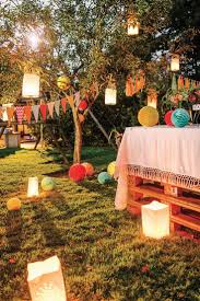 Bringen Sie Pepp Und Farbe In Ihr Outdoordekor Finden Sie Diese D Party Garten Party Dekorieren Gartenparty Hochzeit