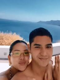 Usai Temu Kangen di Paris, Ini 6 Potret Al Ghazali dan Alyssa Daguise di  Yunani