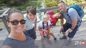 Novák katalin miniszter és családja szenteste egy régi, még a nagyszülőktől hozott hagyományt követnek, melyhez mindannyian ragaszkodnak. Novak Katalin Hol Vannak A Nagycsalados Hangulatjelek 24 Hu