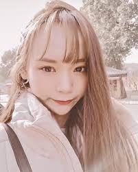 阳光正好，清风正好，好像什么都是简单美好的，好像一切都可以重新开始🌞如果找不到坚持下去的理由，那就找一个重新开始的理由，生活本来就这么简单🌞  #jasmine158穿搭#