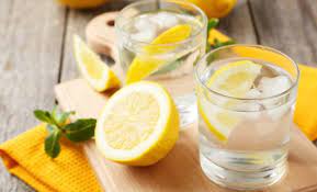 Perlu diketahui bahwa lemon juga mengandung banyak vitamin seperti vitamin b, riboflavin dan mineral seperti minum jus lemon sangat membantu bagi orang yang menderita masalah jantung karena mengandung potasium. Minum Air Lemon Hangat Tiap Hari Dan Rasakan 8 Khasiat Luar Biasanya Ini Tiktak Id