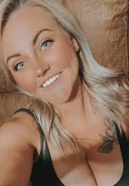 Stephanie Hamlett's Instagram, Twitter & Facebook