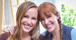 Karen Mina's Instagram, Twitter & Facebook