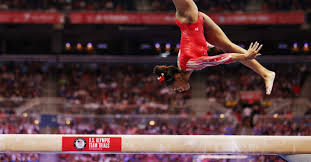 Выиграла четыре золота на олимпиаде, но испугалась пчелы на пьедестале. Simone Biles Freund Jonathan Owens Wusste Nicht Wer Sie War Germanic Nachrichten
