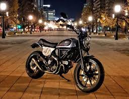 toshiharu saito くんとバイク見に行った帰りに記念撮影 遠くに東京駅が見えるはず moped scrambler motorcycle