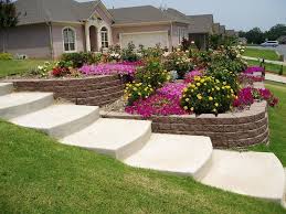 Landscaping A Sloped Yard Tier Garden Wall Installed On A Sloping Front Yard For A Rose Garden Garten Garten Ideen Garten Am Hang