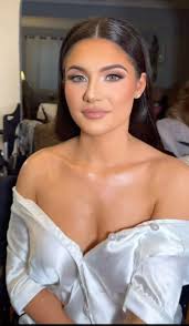 Hi everyone! Owner of Erin Scales Photography ***not a promotional  prost**** I am still looking for a newer Hair stylist/ cosmologist who is  also inclusive with all hair types to be apart