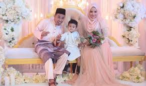 Dalam perkongsiannya terdahulu, dia ada memaklumkan ingin seorang jejaka yang mampu menjadi imam dan juga … Hafiz Tidak Kisah Status Bakal Isteri