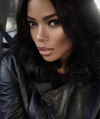 Jill Marie Jones vs Holly Robinson E