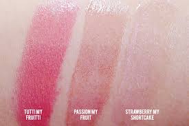 4 Tips For Choosing The Perfect Gloss For Your Lips   