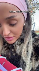 iPhone 16 Unboxing Experience mit Tamara und Raul