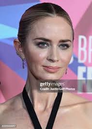 2.958 Emily Película De 2022 Stock Photos, High-Res Pictures, and Images