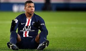 Mbappé began his senior career with ligue 1 club monaco, making his professional debut in 2015, aged 16.with them, he won a ligue 1 title, ligue 1 young player of the year, and the golden boy award. Real Sdelal 160 Millionnoe Predlozhenie Po Kilianu Mbappe á‰ Ua Futbol