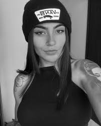 Sara Benavides (@_benavides.s_) • Instagram photos and videos