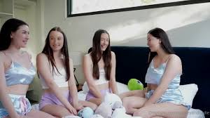 Maddison tw!ns lezzing 4some - CamWhores