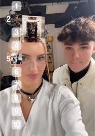 Entre deux interviews pour @melty, @Emma Keitmann et @lyss se sont amusés à  noter les différentes demandes en mariage 💍