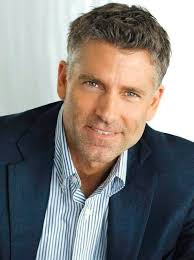 Cortes de Cabelo Masculinos: Sugestões Para Cabelos Grisalhos