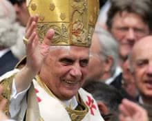 Lightning bolt strikes the Vatican's St Peter's Basilica