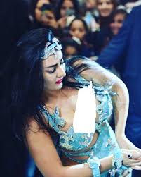 وكانت قد أثارت صافيناز الجدل بوقت سابق بظهورها شبه عارية وهي ترقص على البحر بطريقة جريئة، كما تحرص صافيناز على مشاركة متابعيها أحدث صورها ومقاطع الفيديو، وآخر نشاطاتها. Ø§Ù„Ø±Ø§Ù‚ØµØ© ØµØ§ÙÙŠÙ†Ø§Ø² Ø¨Ø¨Ø¯Ù„Ø© Ø±Ù‚Øµ Ø³Ø§Ø®Ù†Ø© Ù…ÙƒØ´ÙˆÙØ© Ø§Ù„ØµØ¯Ø± Ø´Ø§Ù‡Ø¯