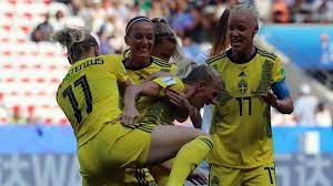 Ce mondial représente un double enjeu pour les équipes européennes, puisque les trois meilleures d'entre elles sont directement qualifiées pour les jeux olympiques de tokyo 2020. Revivez Coupe Du Monde 2019 Les Suedoises Remportent La Petite Finale Face A L Angleterre Lci