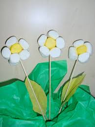 Estas se pueden hacer utilizando pajitas de beber como los tallos, a las cuales se les añaden trozos de cartulina verde para hacer las hojas. Flores Con Nubes O Malviscos Dulce Fragancia