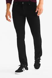 Entre la coupe droite et skinny, le pantalon coupe slim est le juste milieu pour un style contemporain urbain, confortablement bien habillé. Homme The Skinny Jeans Noir From C A On 21 Buttons
