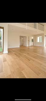 محتاره في لون الباركيه في صور عالم حواء